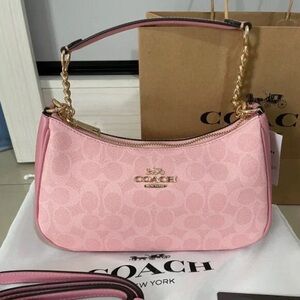 COACH Teri Shoulder Bag In Signature Canvas CV933 Dusty Pink